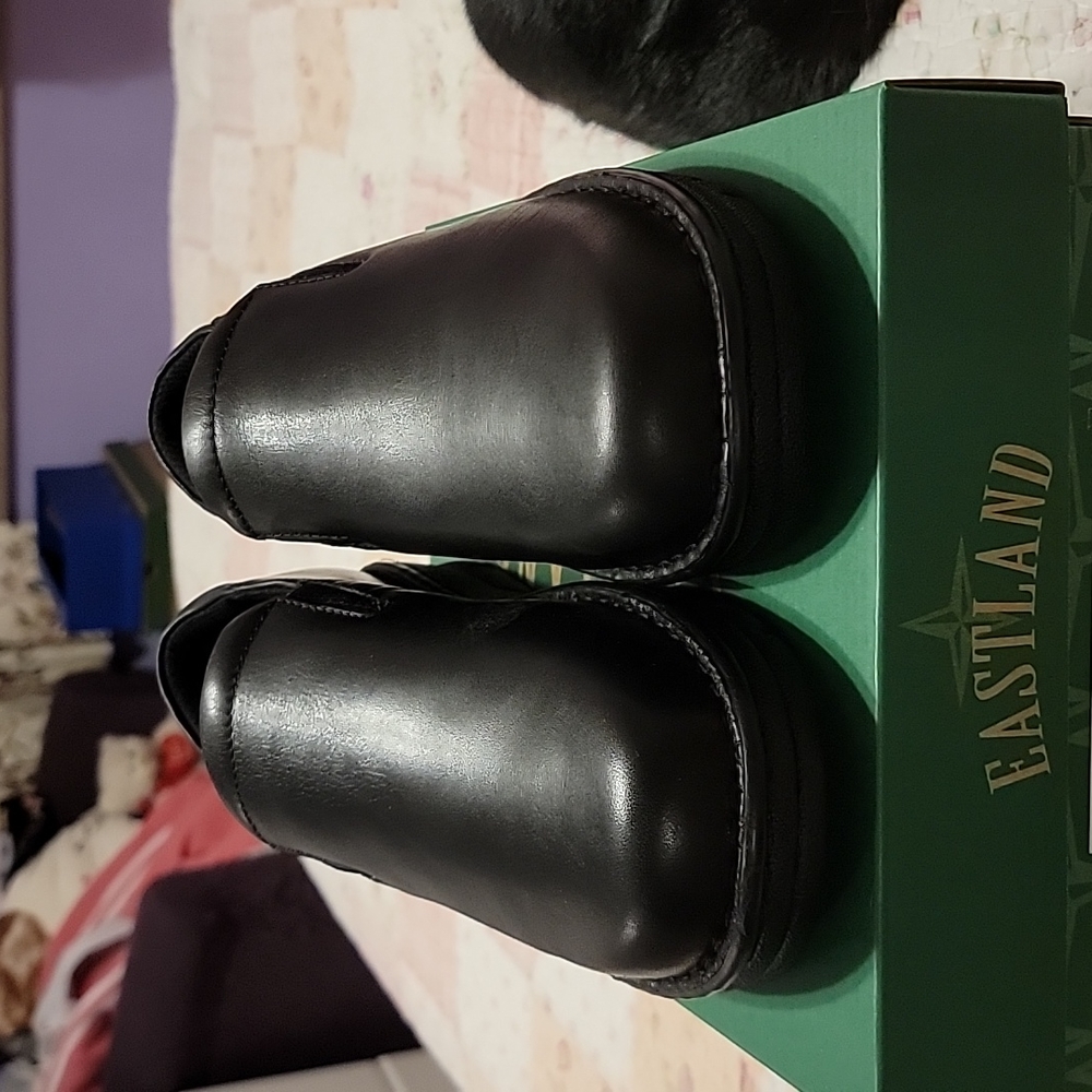 Eastland Black Newport Women's 10W slip-on loafers NIB